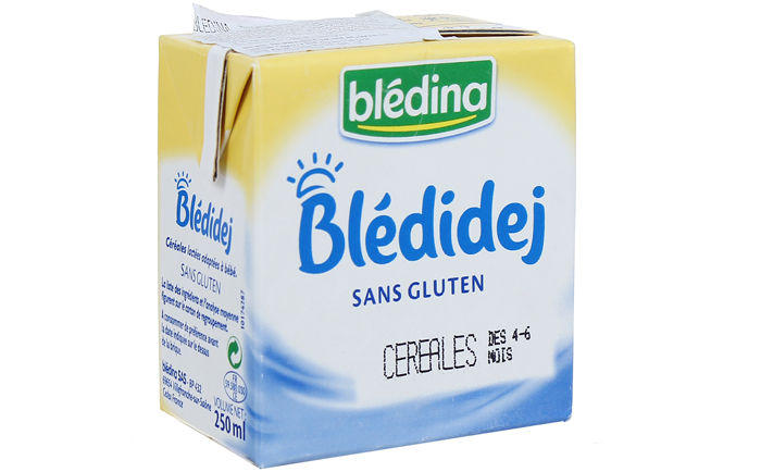 Sữa nước Bledina có pha thêm bột nên hơi sệt giúp bé ăn no hơn